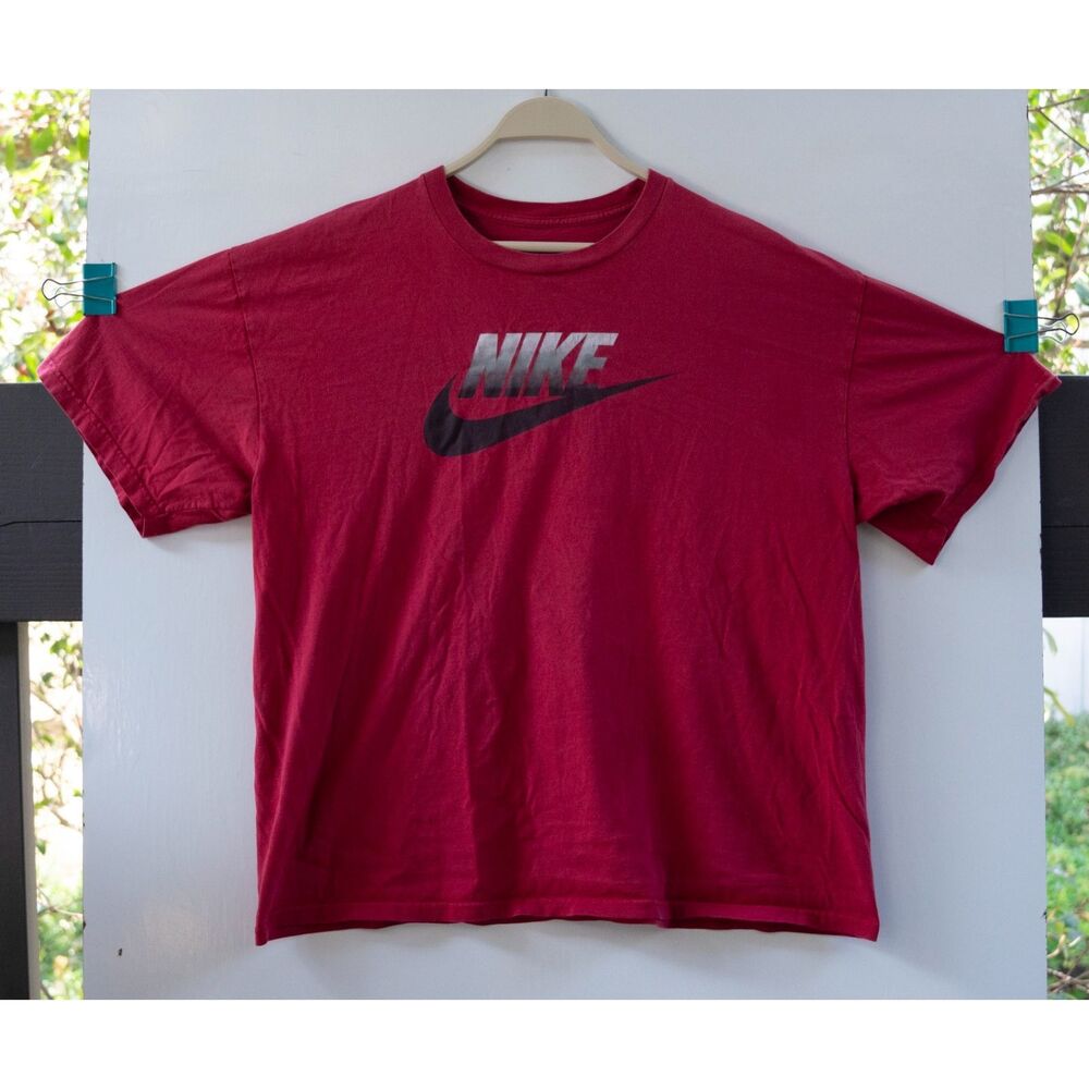 Nike Maroon Red Swoosh Logo Men's T-Shirt Athletic Graphic Tee Size XL
